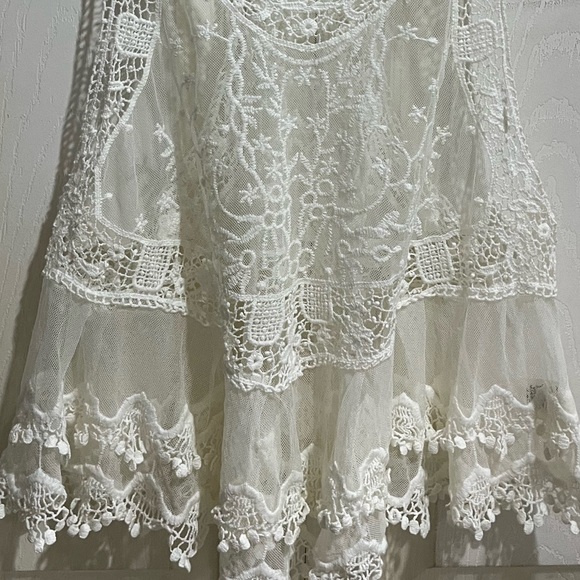 ISSI Off White Crochet Racerback Tank Top Vest Size Medium - Picture 3 of 5